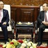 Le Président Nguyên Xuân Phuc (à droite) et l’ambassadeur sud-coréen Park Noh Wan. Photo : VNA.