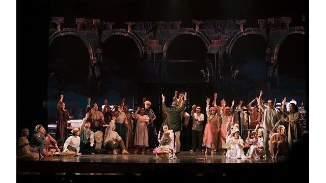 Une scène dans la comédie musicale « Les Misérables » revient sur la scène de l'Opéra de Hanoï. Photo: baoquocte.vn