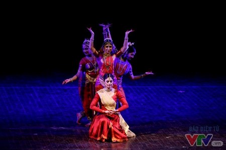 Une danse indienne présentée le 21 avril, à Hanoi. Photo: vtv.vn.