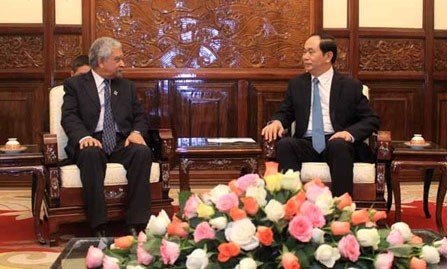Le Président du Vietnam, Trân Dai Quang (à droite), recevant, ce vendredi 21 avril, à Hanoi, le coordinateur résidant de l'ONU et chef du PNUD au Vietnam, Kamal Malhotra. Photo: VOV.