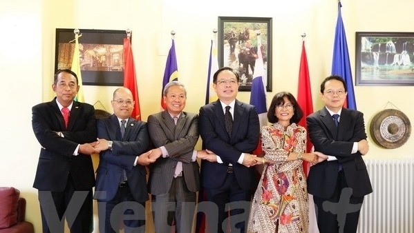 Les ambassadeurs de six pays de l’ASEAN à Rome. Photo: VNA.