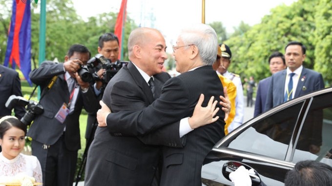 Le Secrétaire général du PCV, Nguyên Phu Trong (à droite), et le Roi cambodgien, Norodom Sihamoni. Photo: VOV.