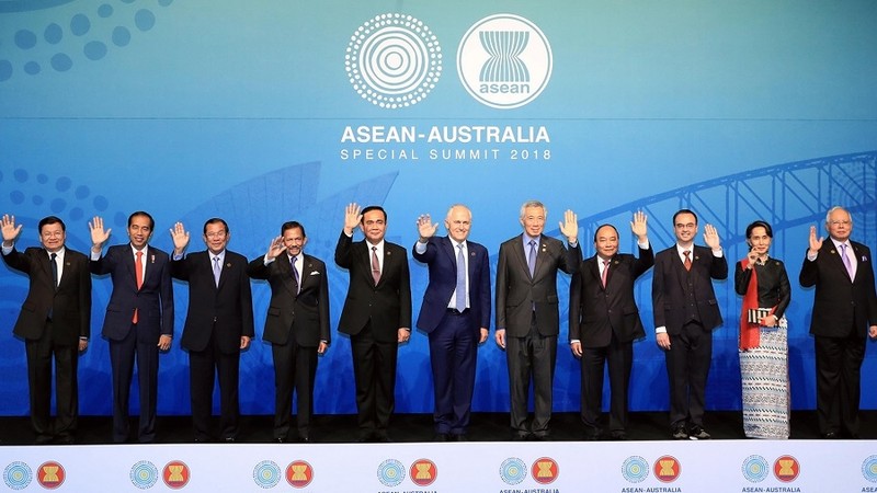 Le Premier ministre Nguyên Xuân Phuc (4e, à droite) et les participants du Sommet spécial entre l’ASEAN et l’Australie. Photo : VGP.