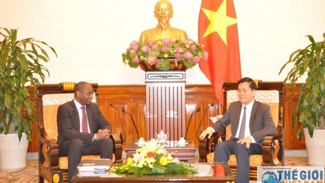 Le ministre adjoint des AE du Vietnam, Hà Kim Ngoc (à droite) et le Directeur général de l'OIF, Adama Ouane, le 16 mars, à Hanoi. Photo : baoquocte.vn.