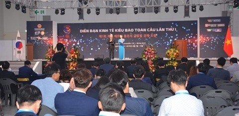 Cérémonie d'ouverture du premier Forum économique global pour les Vietnamiens résidant à l'étranger. Photo : CVN.