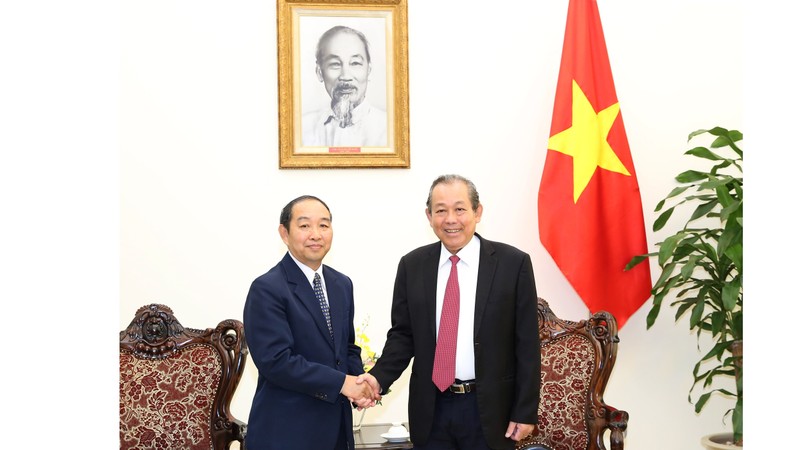 Le Vice-PM Truong Hoa Binh (à droite) et le Président de la Cour populaire suprême du Laos, Khampha Sengdara. Photo : VGP.