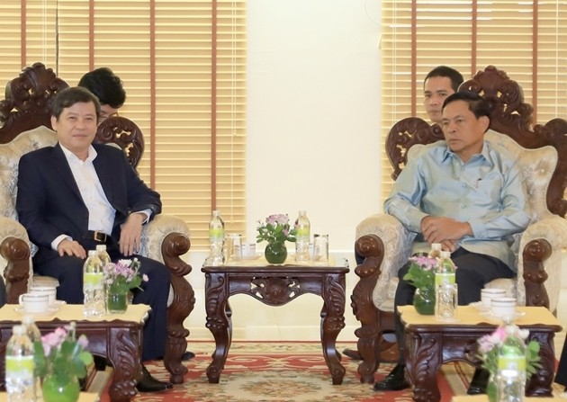Lê Minh Tri, président du Parquet populaire suprême du Vietnam (à gauche), et Khamsane Souvong, président du Parquet populaire suprême du Laos. Photo : Baovephapluat.