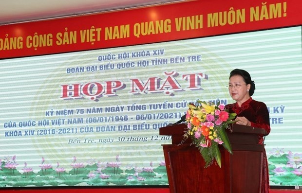 La Présidente de l’Assemblée nationale Nguyên Thi Kim Ngân s’exprime lors de la cérémonie dans la province de Bên Tre, le 30 décembre. Photo : VNA.