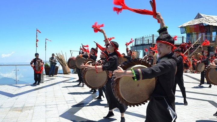 La danse au tambour chez l'ethnie Dao dans la région du Nord-Ouest. 