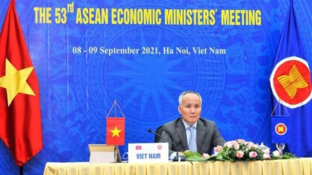 Le vice-ministre de l'Industrie et du Commerce, Trân Quôc Khanh, lors de l'événement. Photo : VNA.