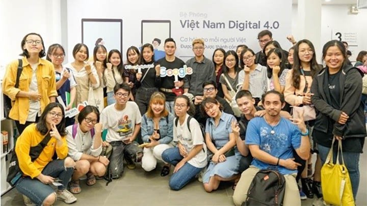 Google aide à renforcer la compétence numérique des 650 000 Vietnamiens. Photo : VNA.