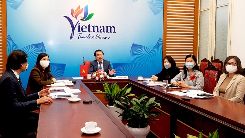 La 2e réunion du groupe de travail conjoint Vietnam-Cambodge sur le tourisme tenue en ligne le 26 novembre. Photo : NDEL.