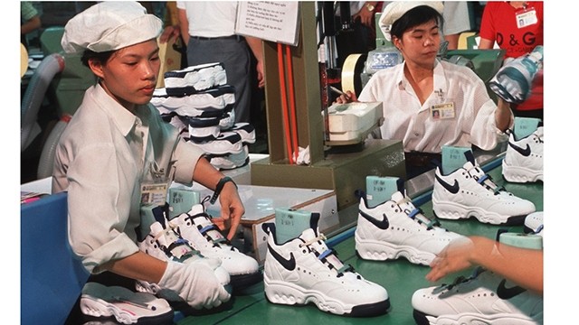 Les statistiques montrent que 51% des chaussures Nike sont fabriqués au Vietnam en 2021. Photo : baodautu.vn.