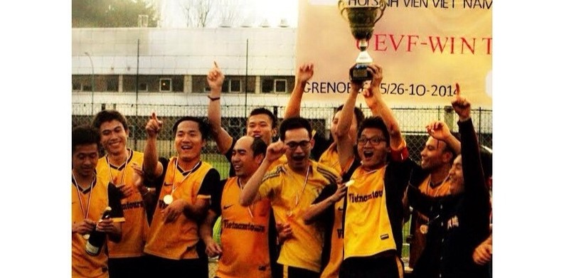La joie de victoire de l’équipe Gio Lào. Photo: Trân Thành Vinh/NDEL.