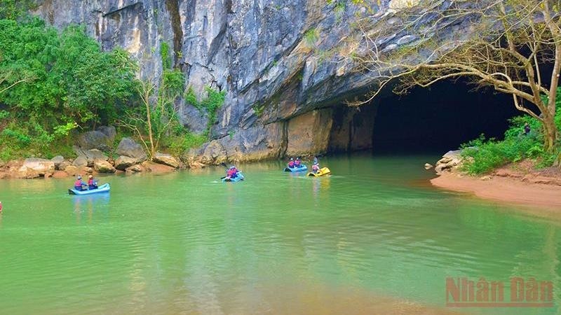 Explorer la grotte de Phong Nha en kayak. Photo: NDEL