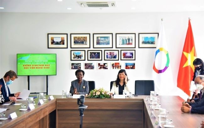 La Secrétaire générale de l’OIF, Louise Mushikiwabo, et la directrice par intérim de l’ADV, Pham Lan Dung, à la cérémonie d’ouverture de la Salle du VIIe sommet de la Francophonie. Photo : Minh Duy/NDEL.