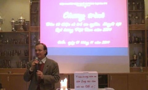 Le ministre conseiller Lê Thanh Binh à la soirée charitable. Photo: NDEL.