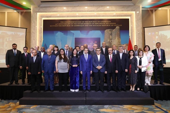 Cérémonie célébrant le 104e anniversaire de la fête nationale azerbaïdjanaise et les 30 ans de l’établissement des relations Vietnam – Azerbaïdjan. Photo : Thoidai.