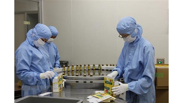 L'emballage des produits dans une usine pharmaceutique de JPS. Photo : VNA.