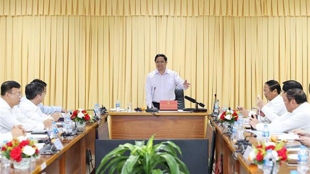 Le Premier ministre Pham Minh Chinh travaille avec les responsables de la centrale thermique d'Ô Môn I. Photo : VNA.