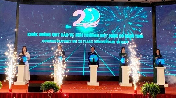 Lors de la cérémonie de célébration du 20e anniversaire de la création du Fonds pour la protection de l'environnement du Vietnam. Photo : baotainguyenmoitruong.vn