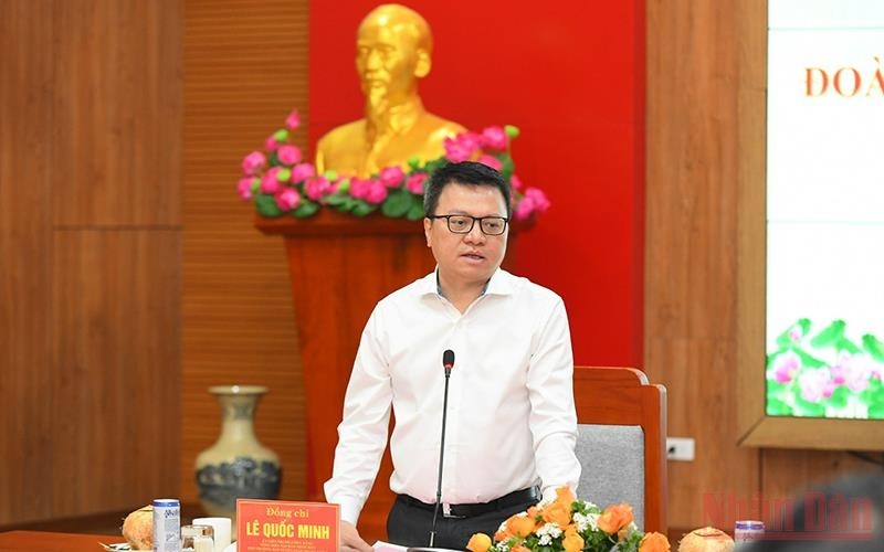 Le rédacteur et chef du Journal Nhân Dân, Lê Quôc Minh, s'exprime lors de l'événement. Photo : NDEL.