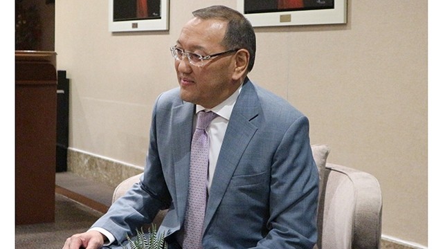 L’ambassadeur du Kazakhstan au Vietnam, Yerlan Baizhanov. Photo : thoidai.com.vn.
