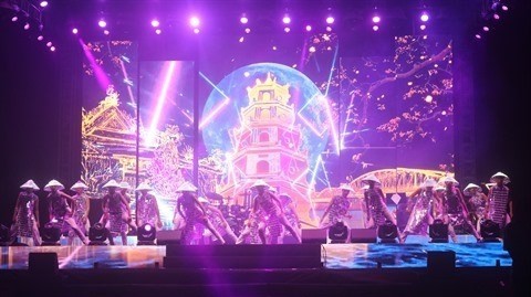 Lors du spectacle "Chào Huê !", tenu le 30 juin dans la ville éponyme. Photo: VNA