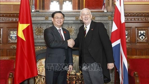 Le Président de l'Assemblée nationale du Vietnam, Vuong Dinh Huê (à gauche), et le Président de la Chambre des Communes du Royaume-Uni, Lindsay Hoyle. Photo : VNA.