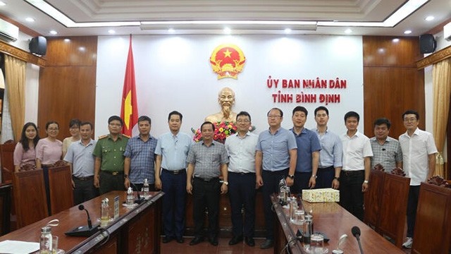 Les dirigeants du Comité populaire provincial de Binh Dinh et la délégation des compagnies sud-coréennes. Photo : binhdinh.gov.vn.