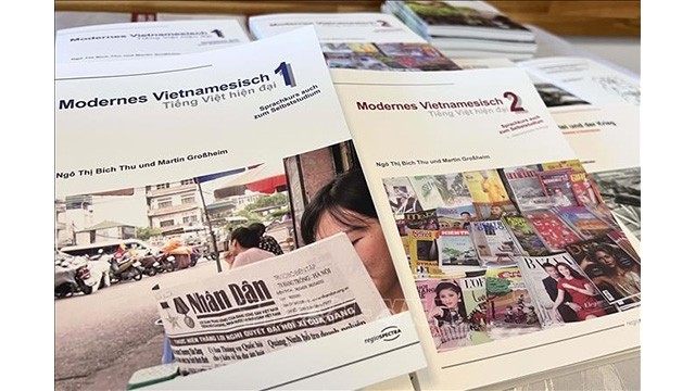 La couverture des livres "Le Vietnamien moderne 1 et 2". Photo: VNA