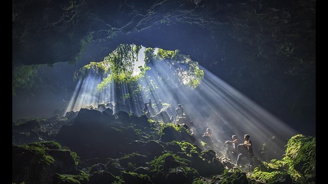 À la découverte de la plus longue grotte d'Asie du Sud-Est dans la province de Dak Nông. Photo : Journal Công thuong.