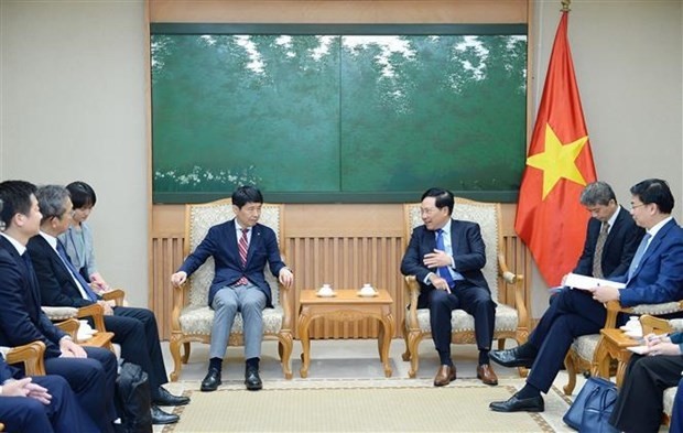 Le Vice-Premier ministre permanent, Pham Binh Minh (à droite), a reçu le gouverneur de la préfecture japonaise de Gunma, Yamamoto Ichita. Photo : VNA.