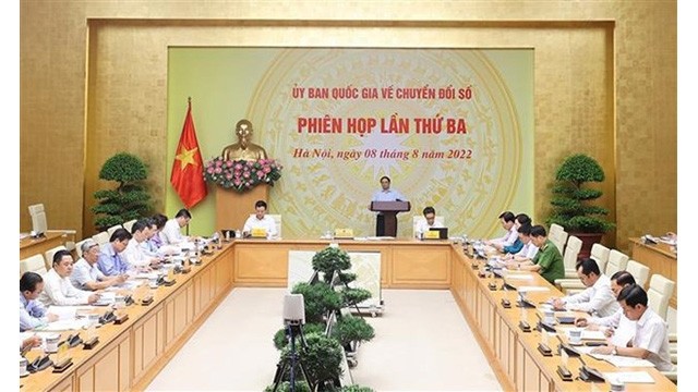 Le PM Pham Minh Chinh prend la parole lors de la réunion à Hanoï. Photo : VNA.